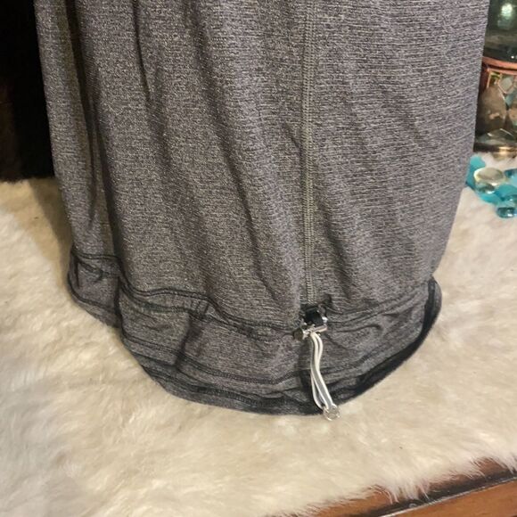 Lululemon tank top 4 (5001) - Picture 7 of 9